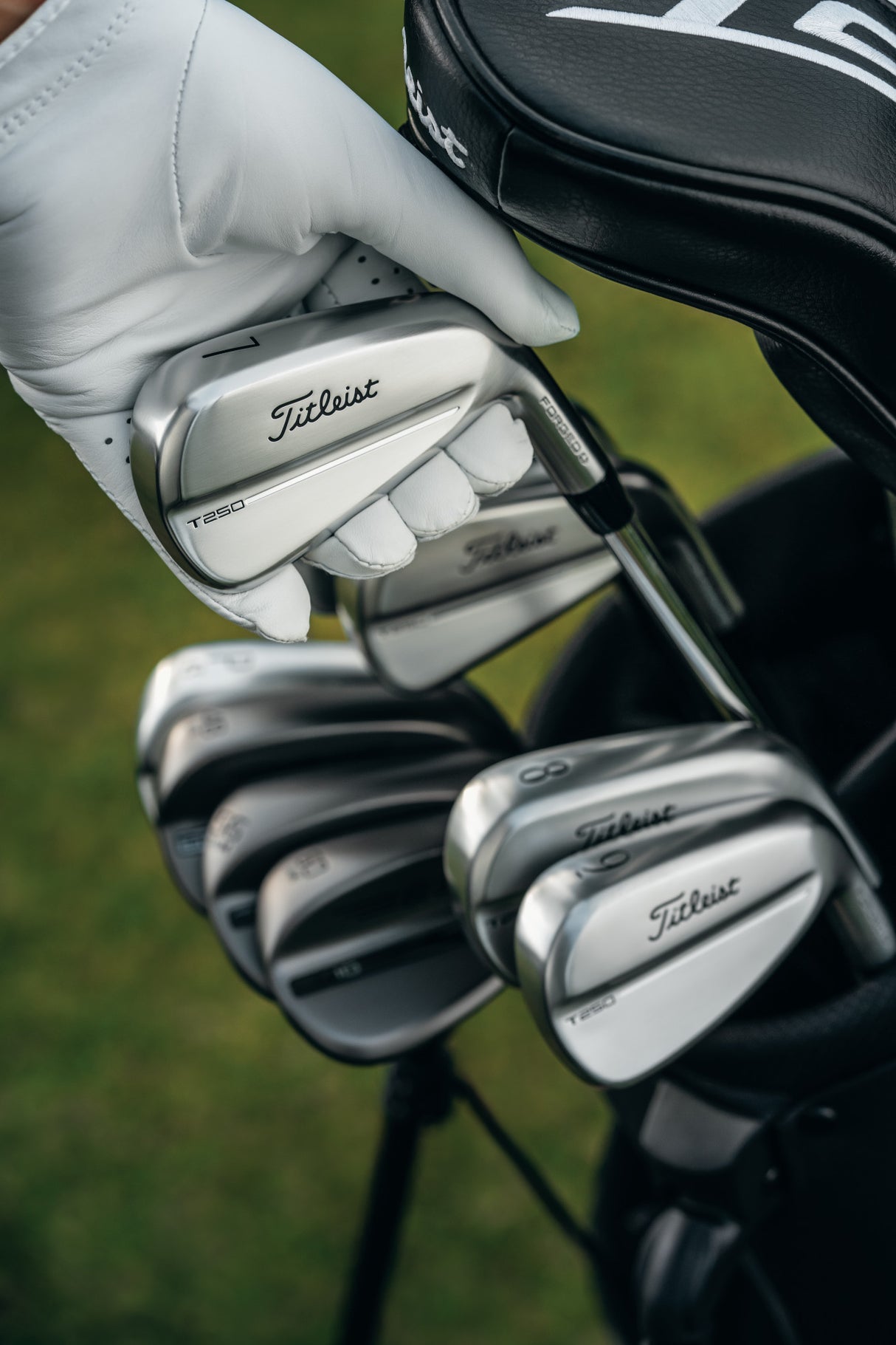 Titleist T250 Eisen, Graphitschaft, Herren Rechtshand - Golflaedchen.de